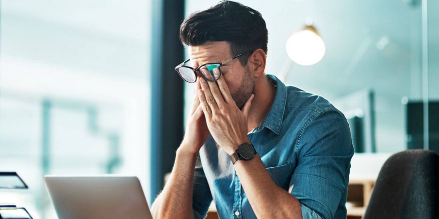 Personaler am Schreibtisch