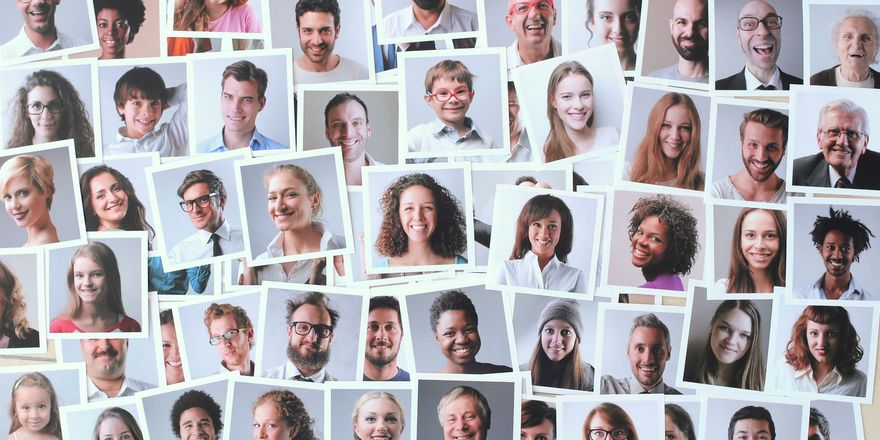 Unterschiedliche Menschen auf Fotos