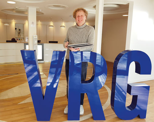 VRG_PM_VRG-spendet-Computer-fuer-Schulen